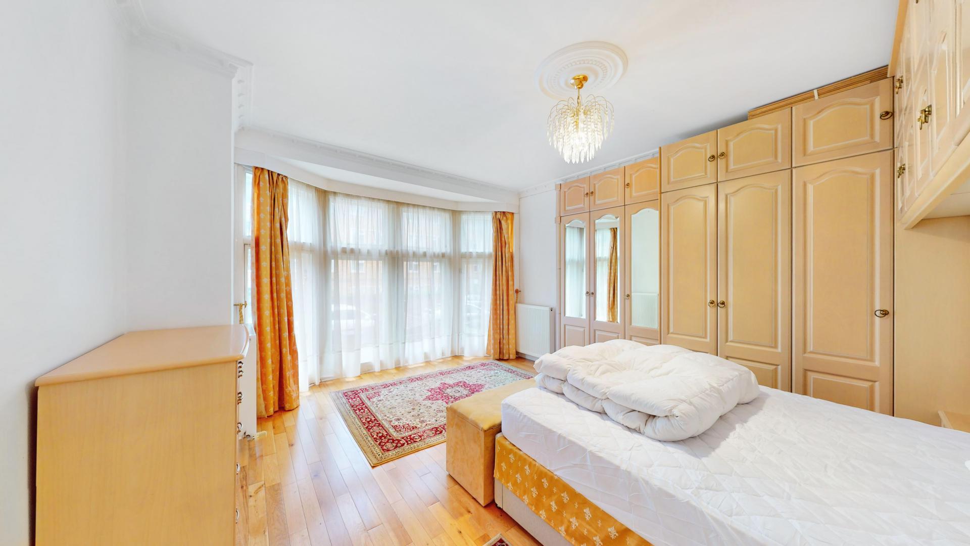 Modern Apartment Compayne Gardens, West Hampstead